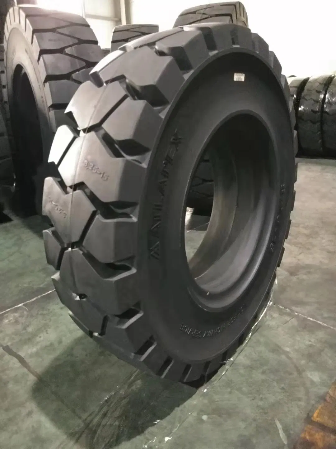 Пневматические шины для погрузчика 7.00-12, 7.00-15, 23x9-10