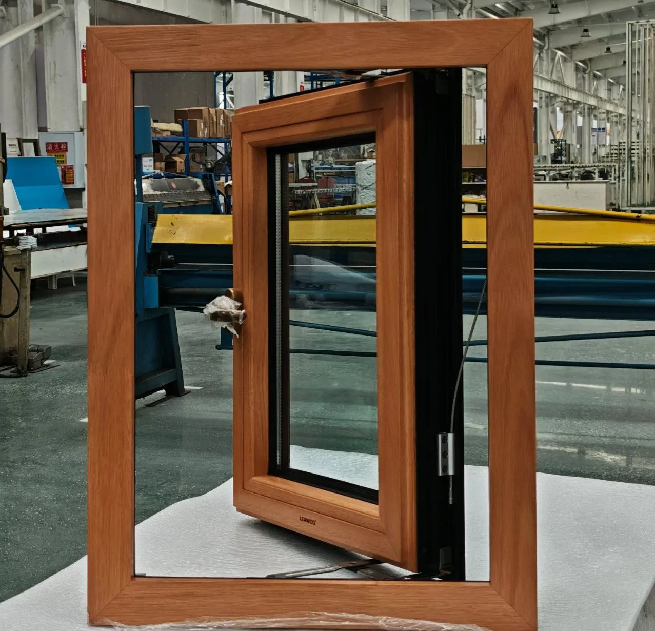 Factory Direct Supply Windows and Doors Wood Clad Auminum Casement Window
