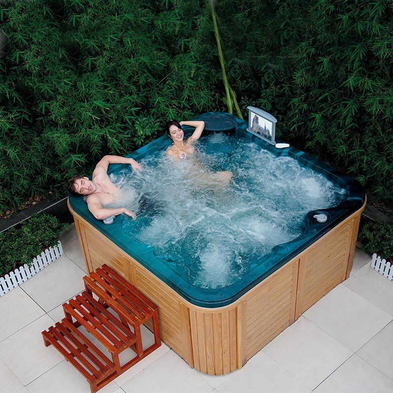 Портативная гидромассажная ванна SPA на 5 человек с ТВ