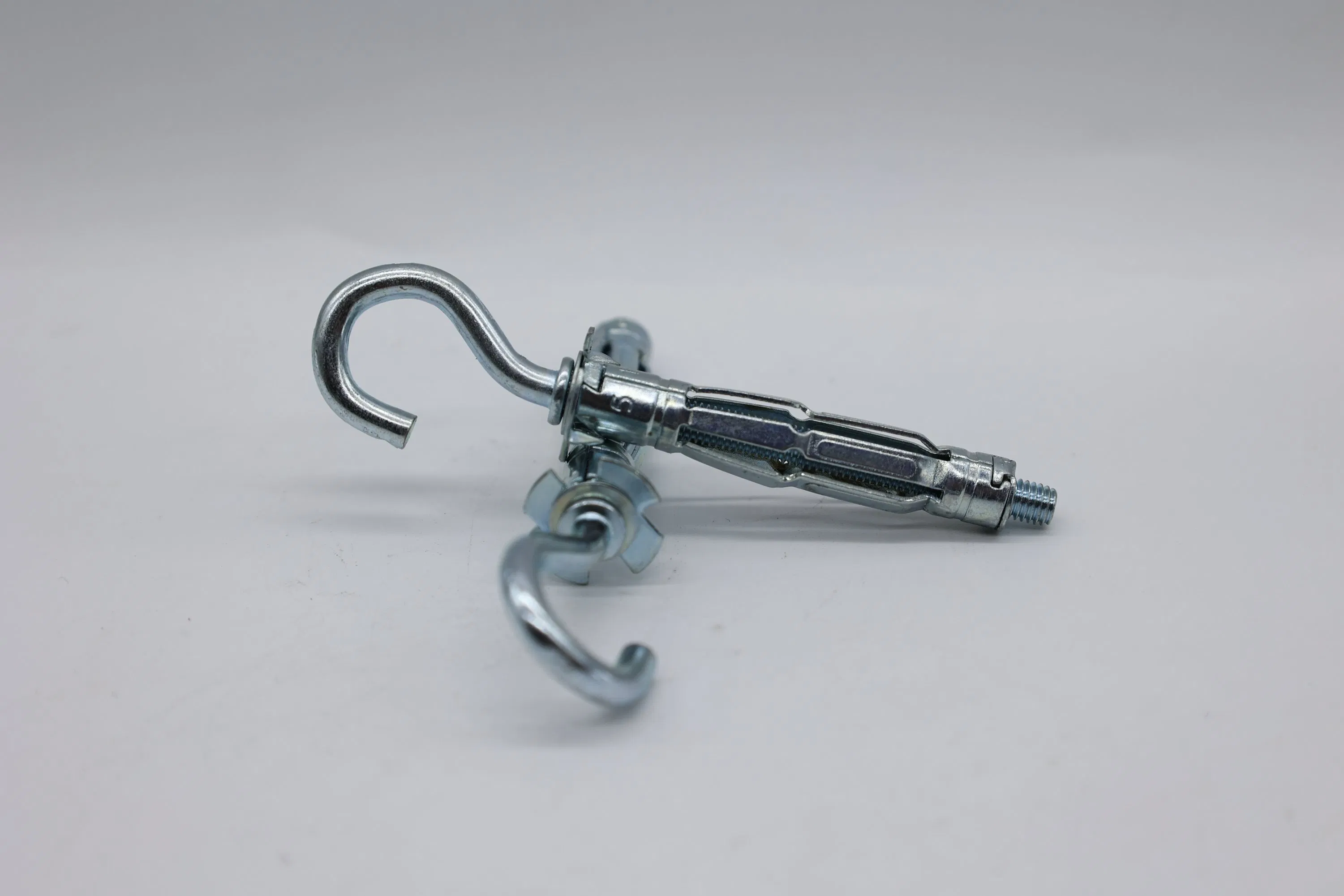 Анкерный болт для строительства и машиностроения