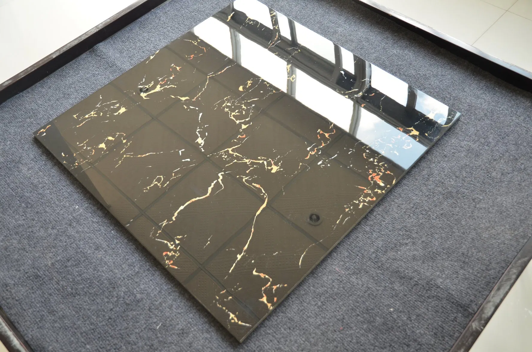 Foshan Manufacturer 80X80 Black Porcelain Tile in Kitchen