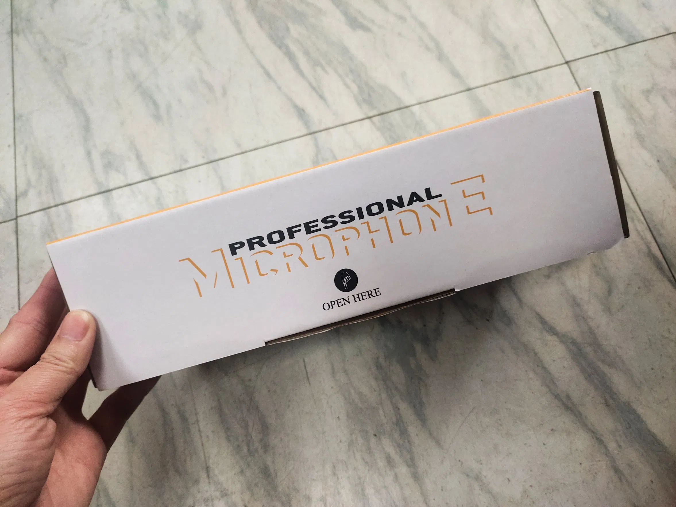 Smiger Wholesale Metal Moving-Coil Wired Microphone Vocal Microphone