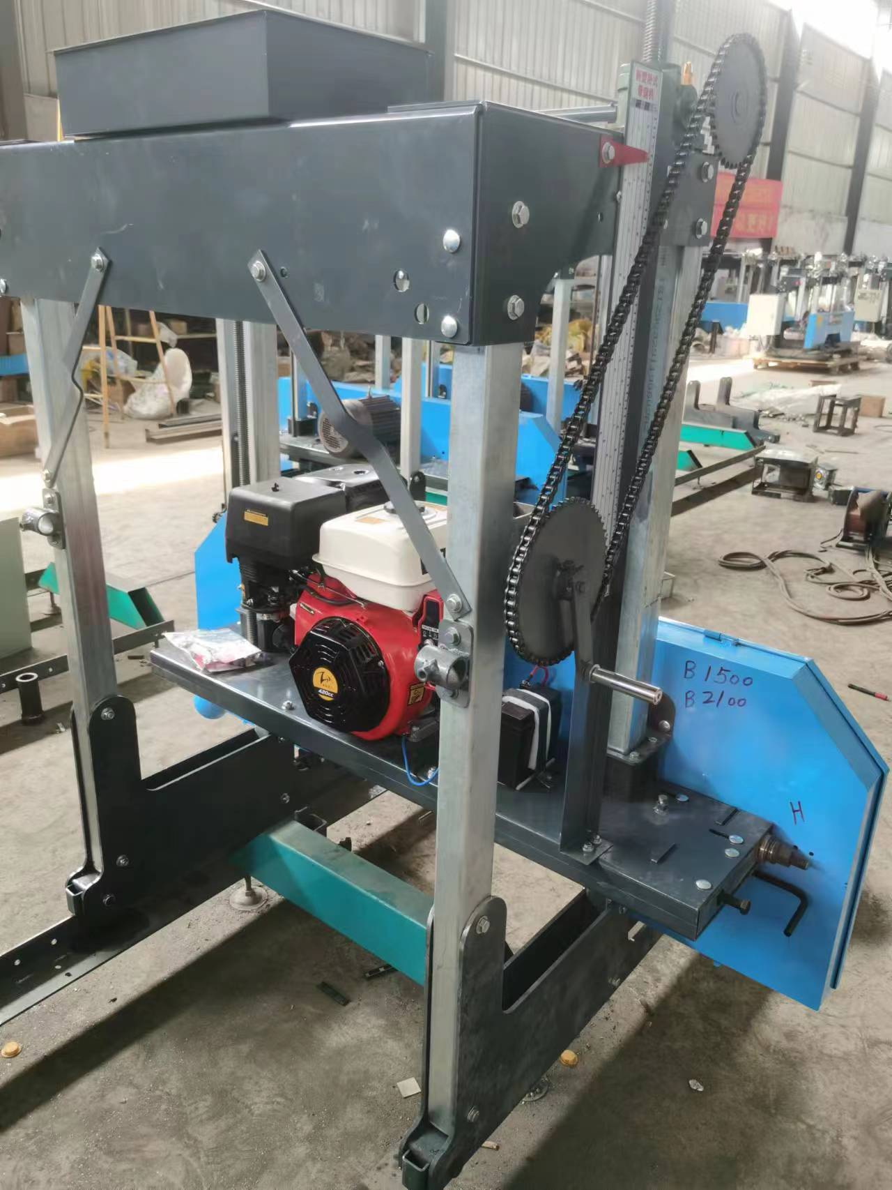 Ленточная пила по дереву горизонтальная