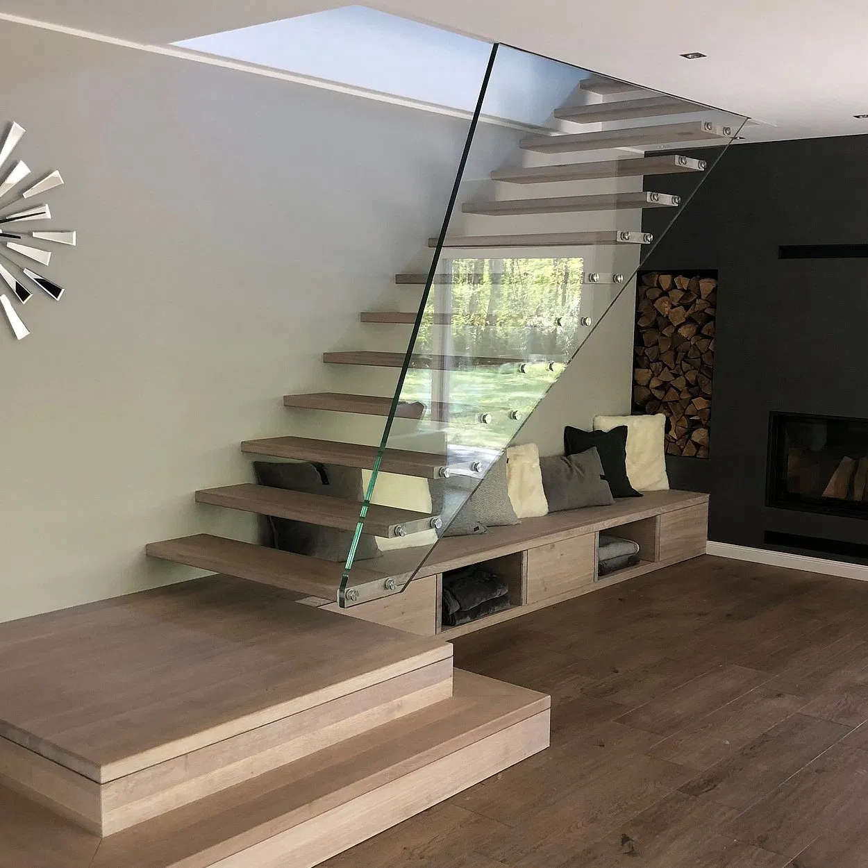High-Quality Floating Staircase Glass Balustrade Perfect for Residential and Commercial Projects