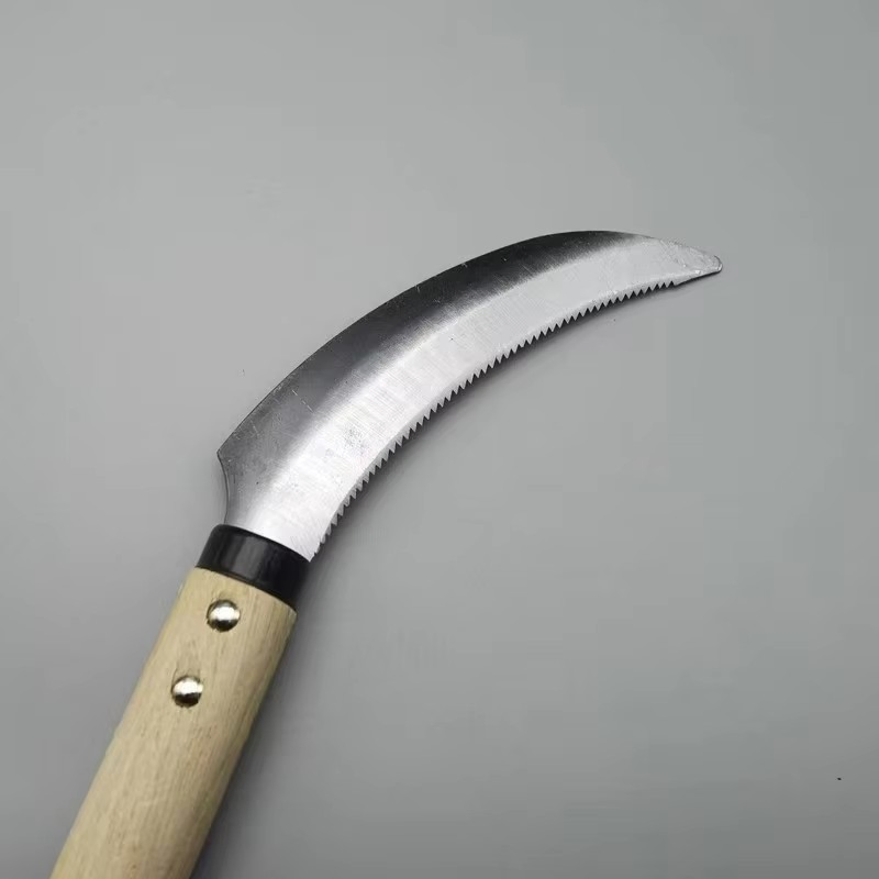 Серп сельскохозяйственный с деревянной ручкой, толщина лезвия 1.4 мм