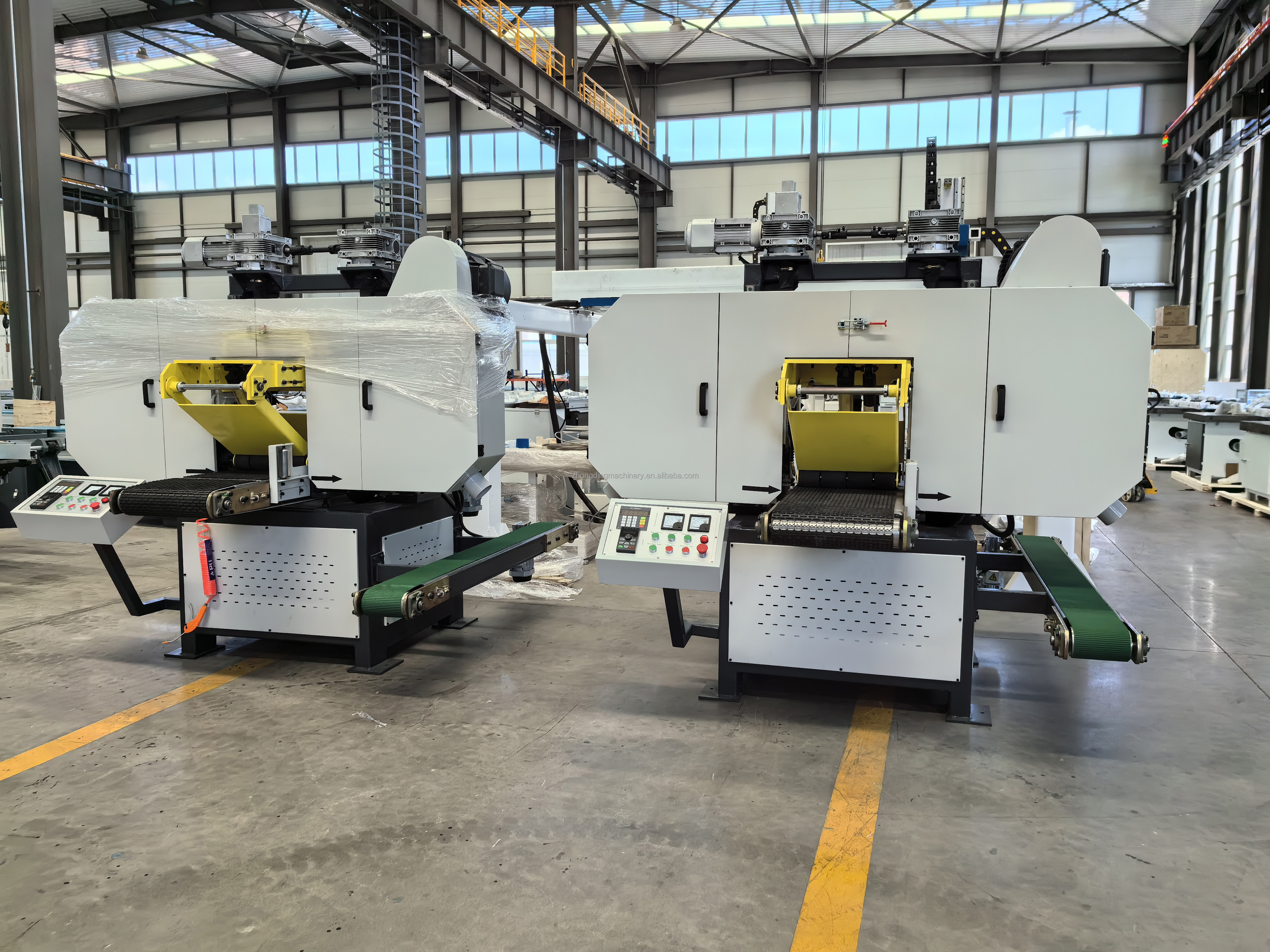 Ленточная пила по дереву горизонтальная