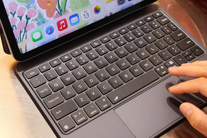 iPad Tablet Keyboard Case, with P&P Instant Charging & Pairing Non-Detachable Pivot Magnetic Case, Trackpad & Backlit Wireless Keyboard for 11~13 Inch iPad