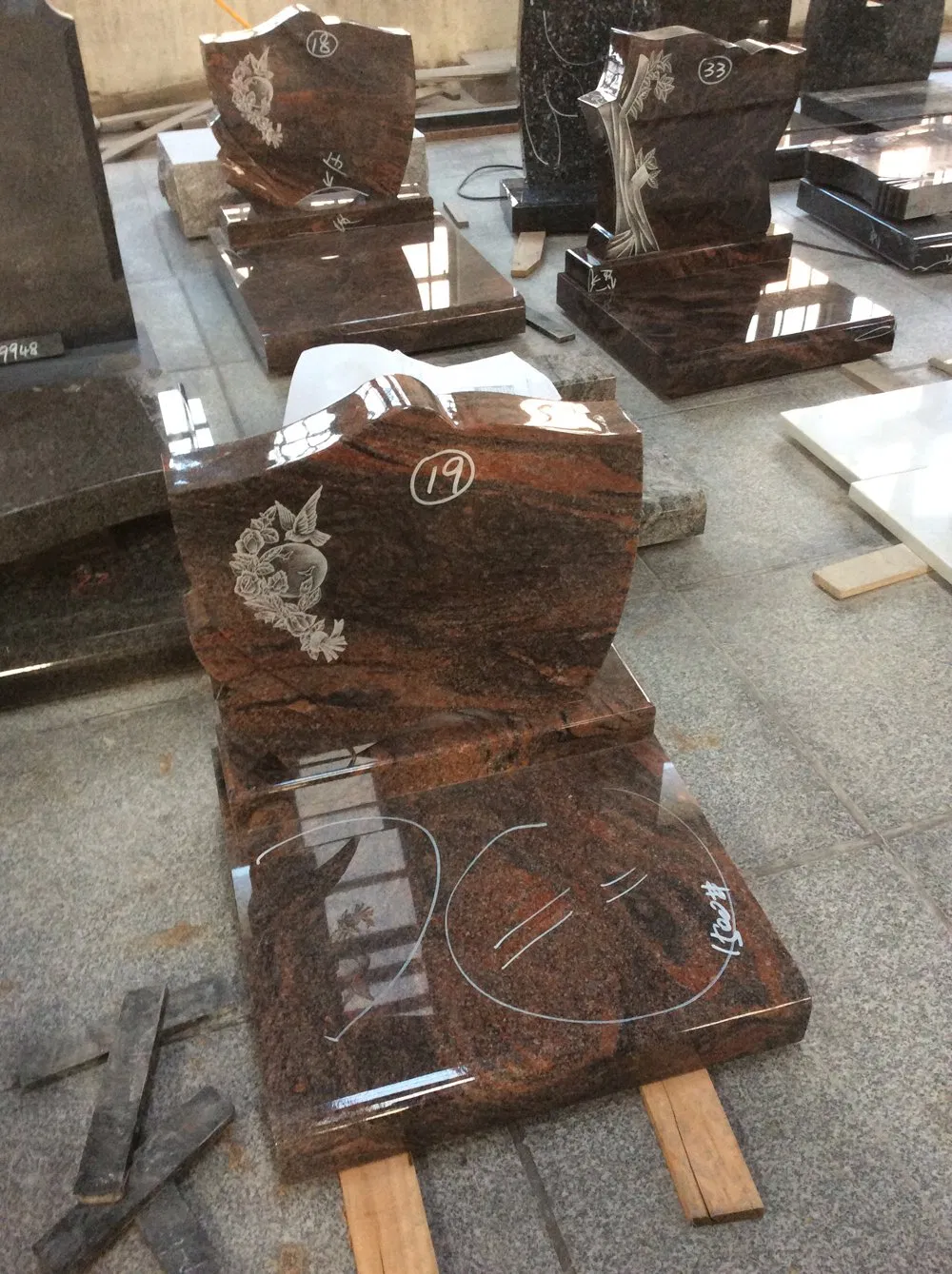 India Aurora Red Granite Carving Monument Tombstone for Memorial Cemetery