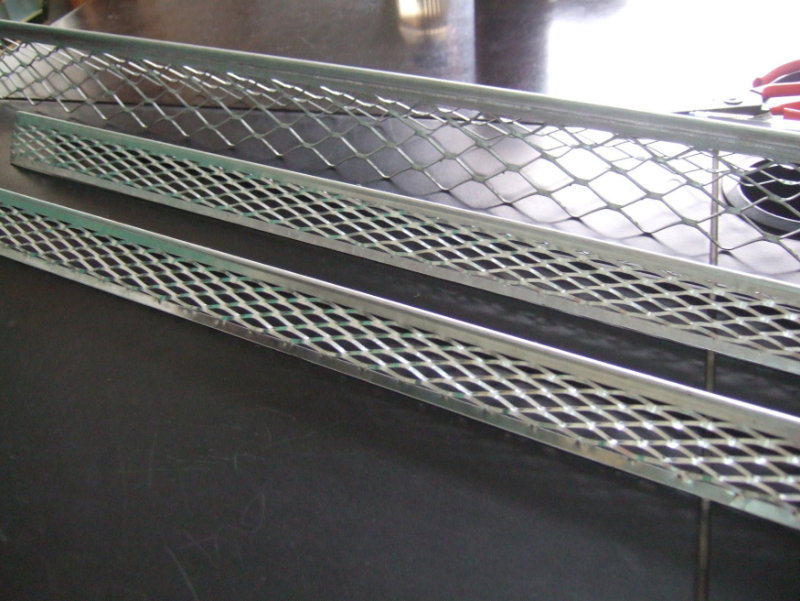 Expand Mesh 32mm Diamond Mesh Galvanized Corner Bead