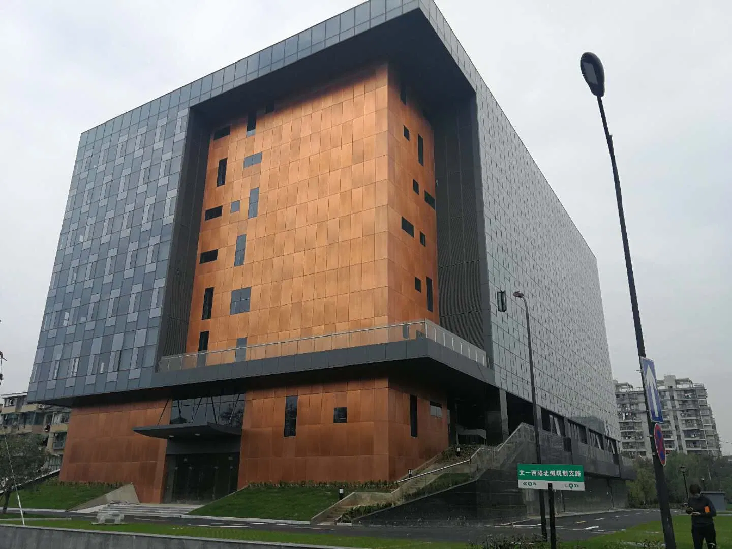 Low Price 4mm 6mm Fireproof Fire Rated Retardant Fr Titanium Zinc Aluminum Honeycomb Facade Copper Brass Aluminium Composite Panel