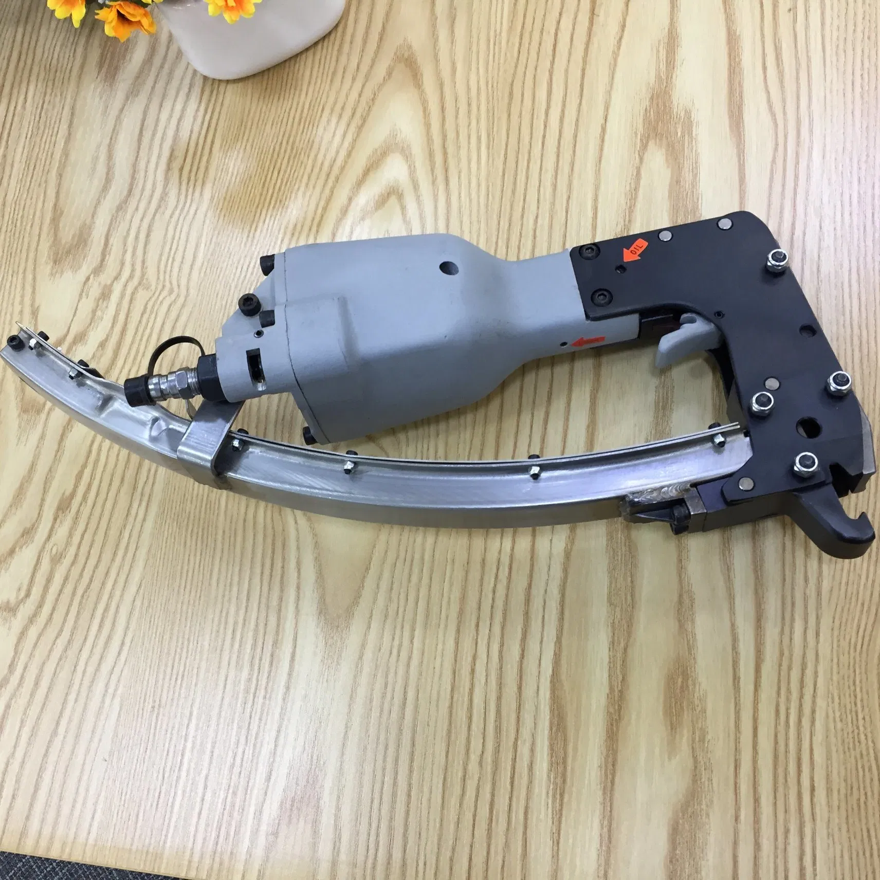 Пневматический заклепочный пистолет M66 для матрасов