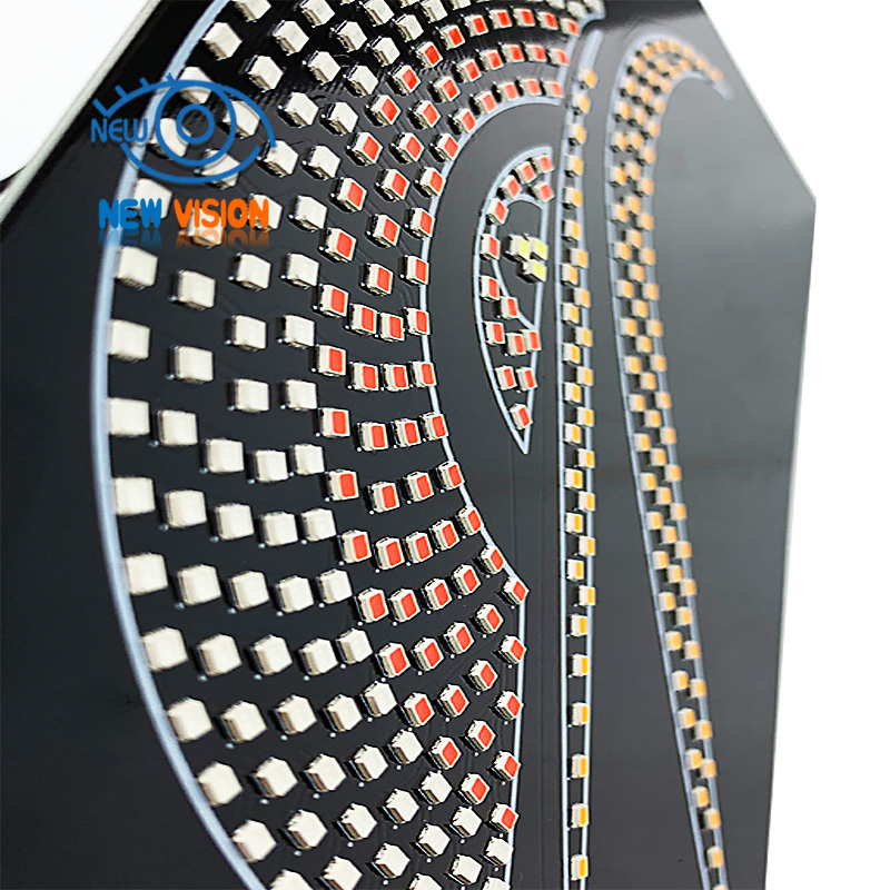 Анимированный экран-глаза для заднего стекла автомобиля