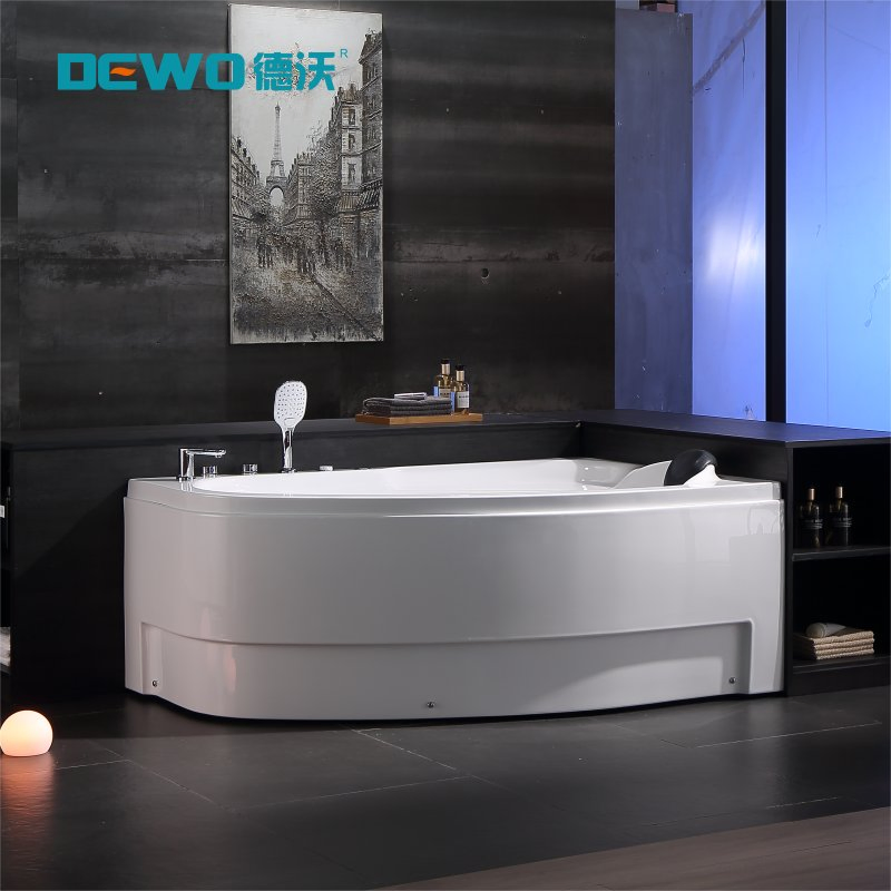 Угловая ванна с гидромассажем DEWO SS310