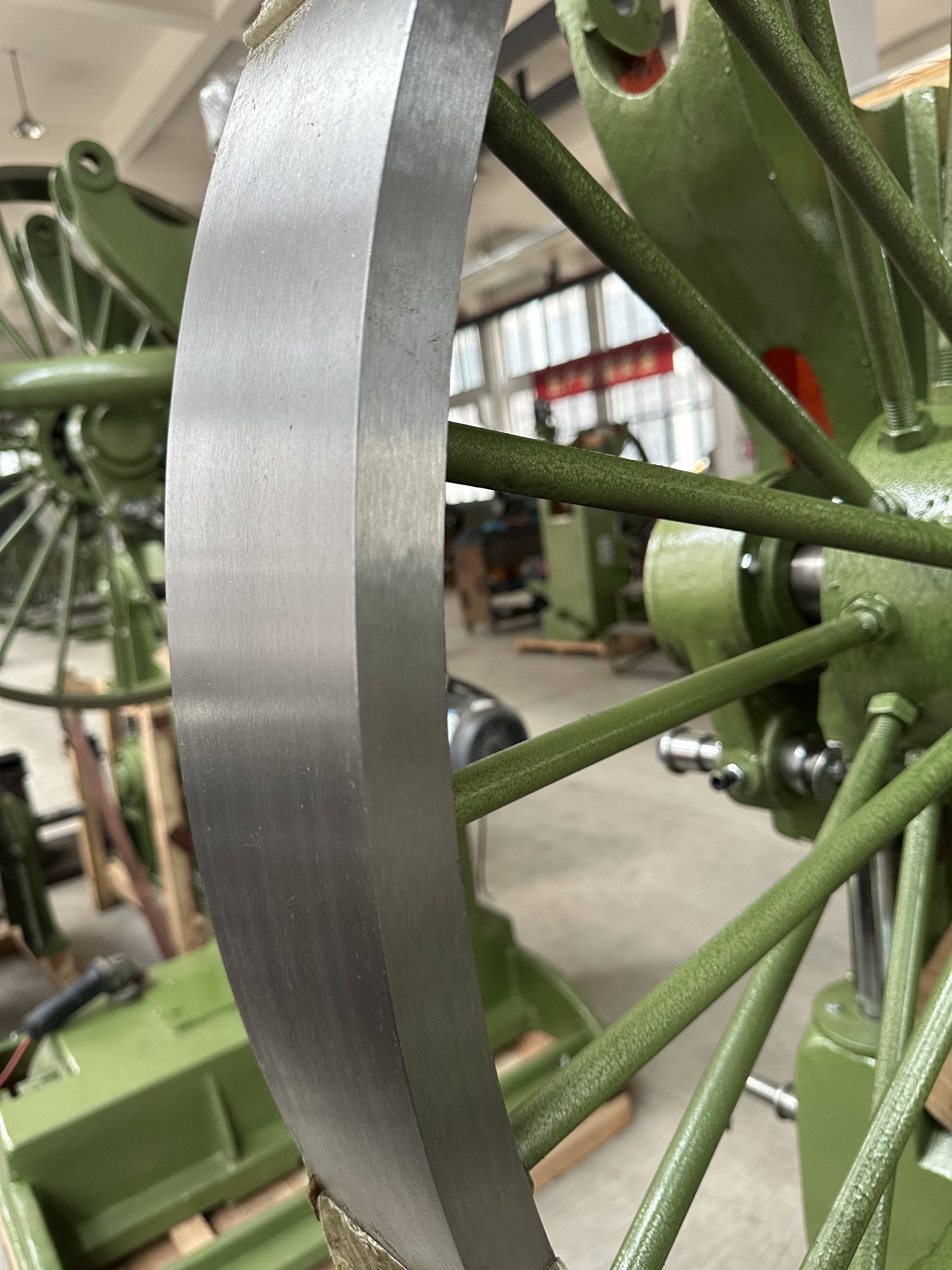 Станок ленточнопильный вертикальный автоматический