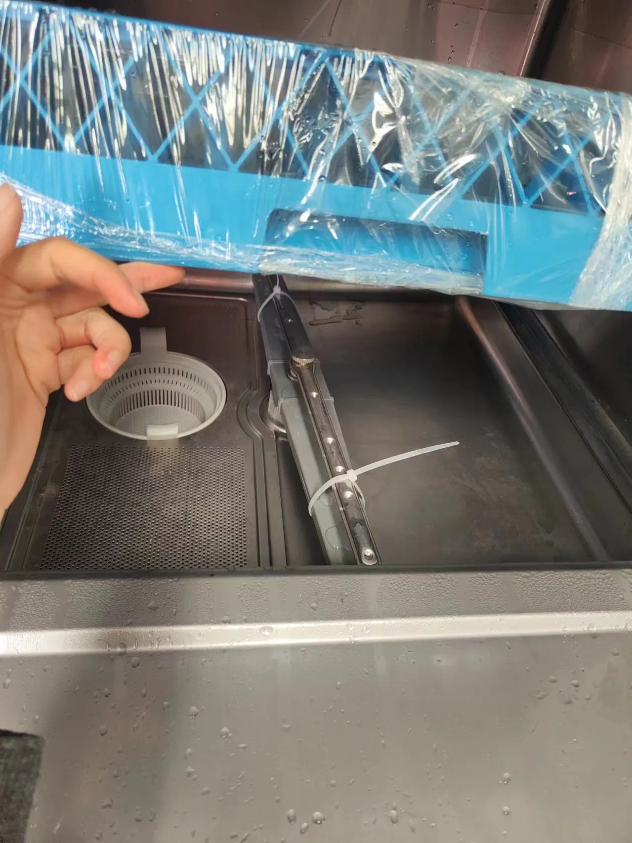 Compact Undercounter Dishwasher for Small Spaces and Efficient Cleaning