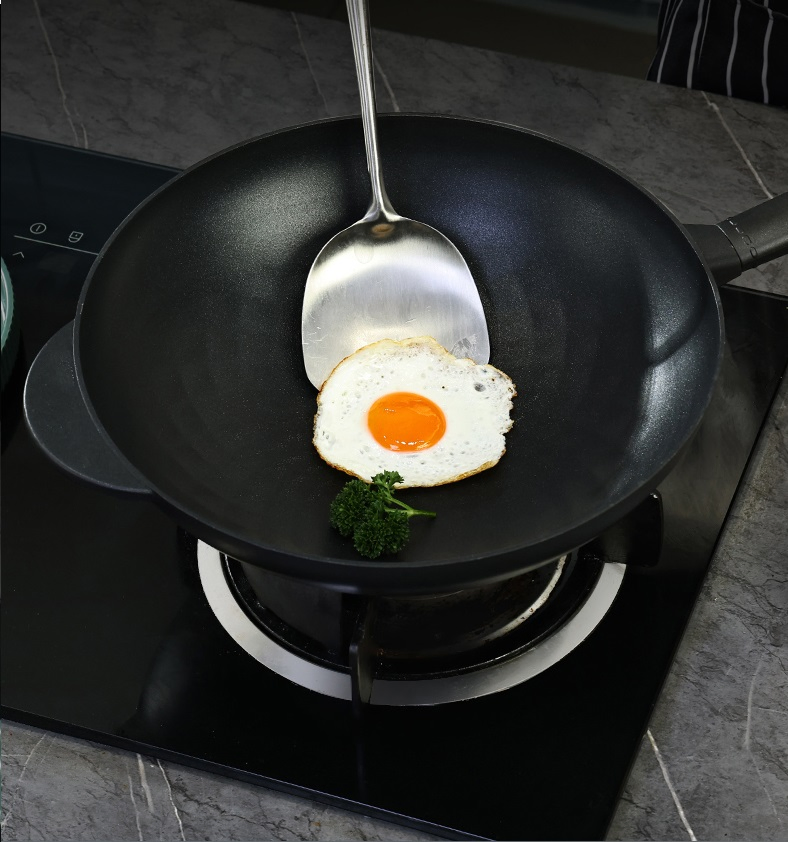 Versatile Aluminum Fry Pan for Sauteing, Frying, and Stir-Frying 32cm