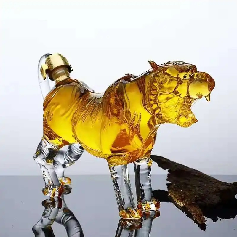 Custom Tiger Shaped High Borosilicate Glass Handblown Lead-Free Whiskey Bottles Decanters