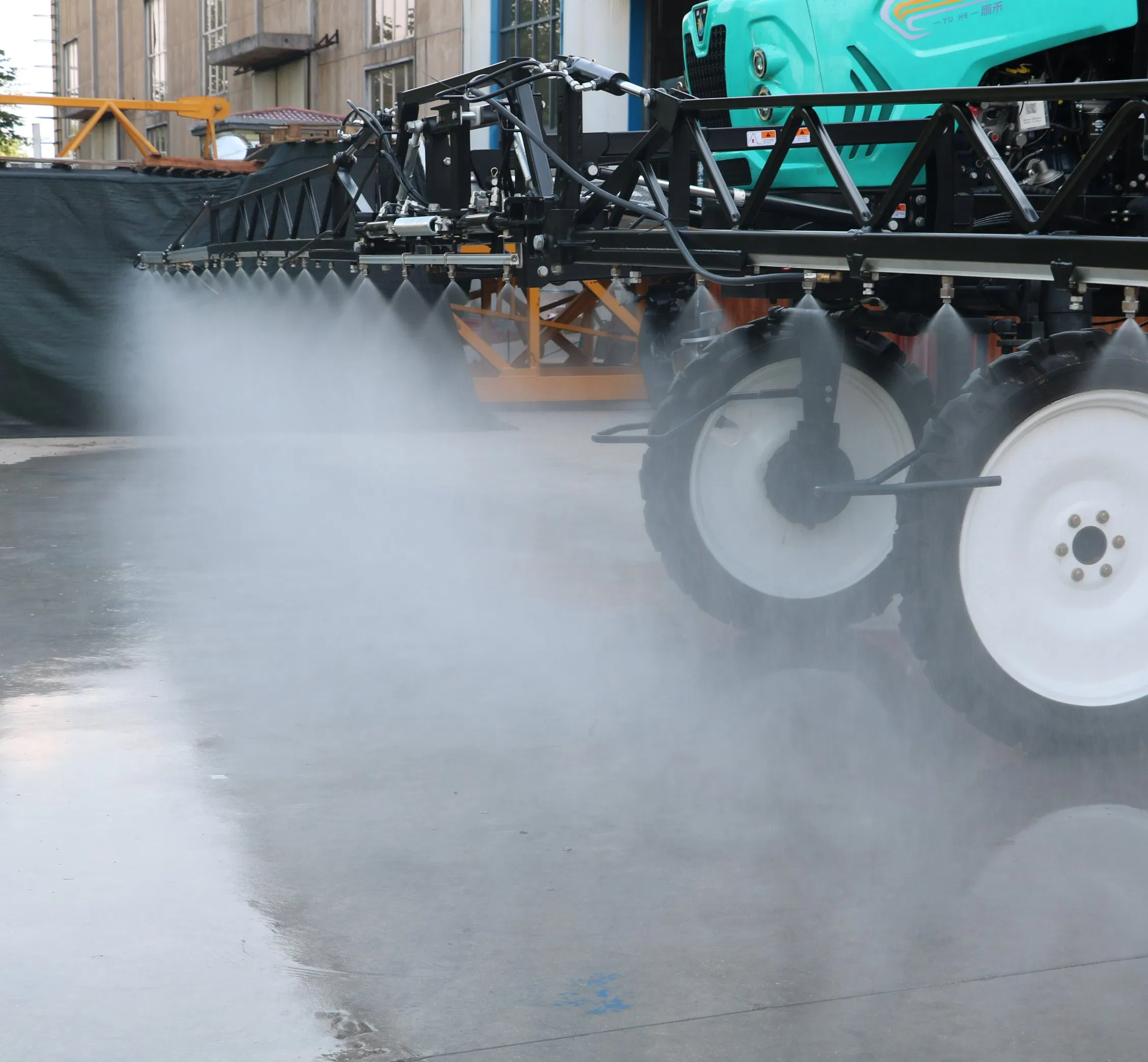 Самоходный штанговый опрыскиватель YUHE 600 л