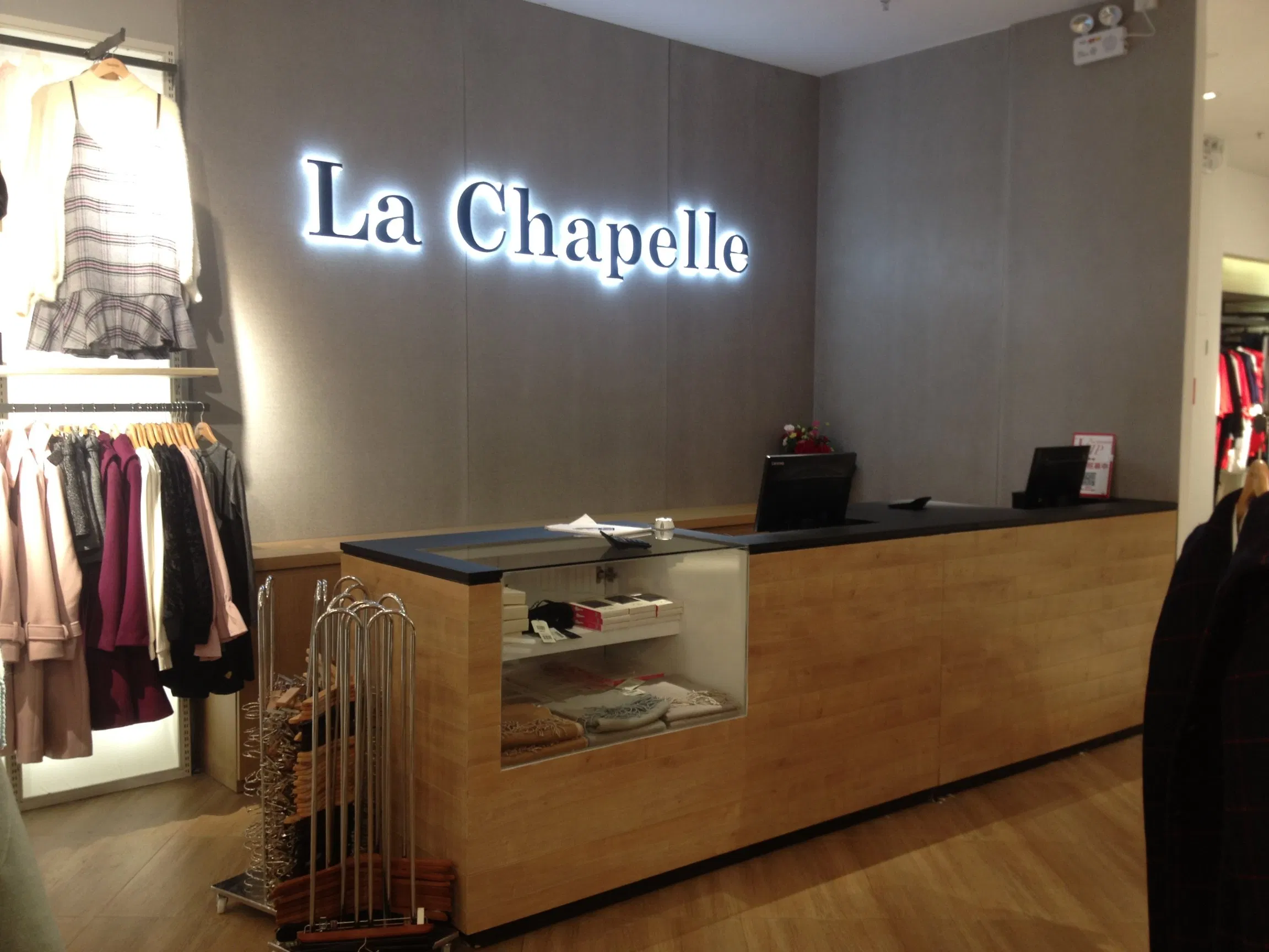 La Chapelle Store Design for Lady/Girl/Man Garment