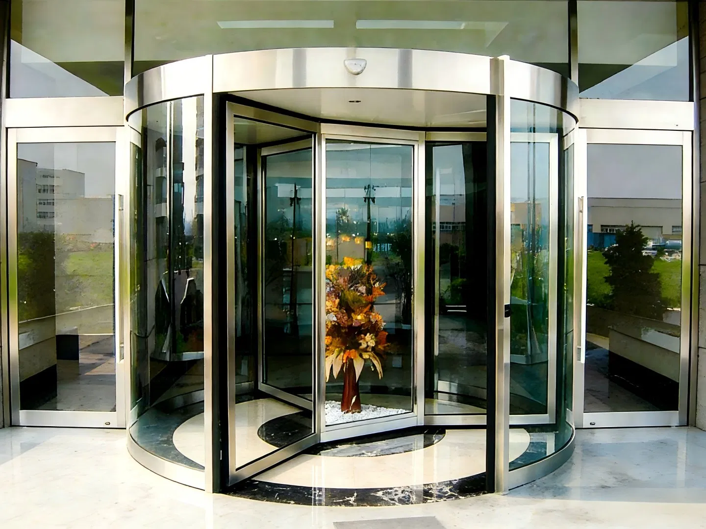 Heavy-Duty Automatic Revolving Doors for Hotels and Shopping Malls