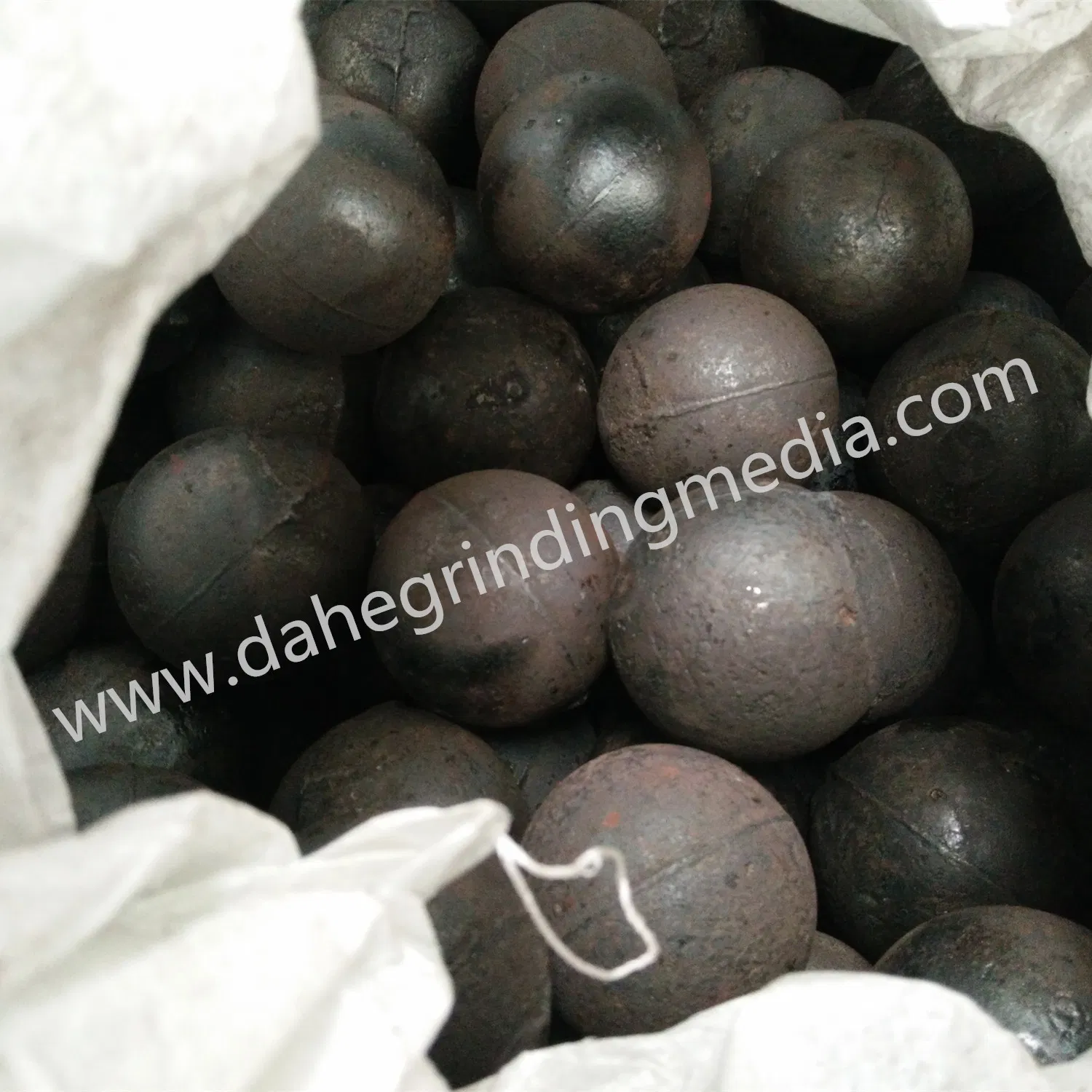 Dia. 1"-5" High Chrome Casting Grinding Ball in Ball Mill for Metal Mines and Cement Plants
