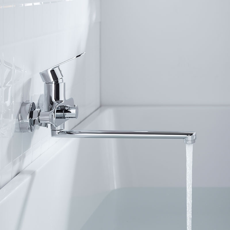 Black Long Spout Brass Simple Shower Bathtub Faucet with Shower Diverter