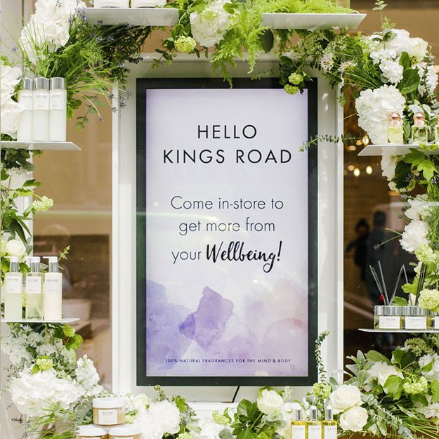 55-дюймовый ультратонкий LCD монитор для рекламы