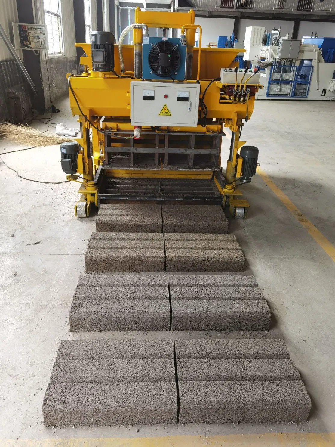 Qmj6-30 Mobile Hollow Block Machine with No Pallet Requirement