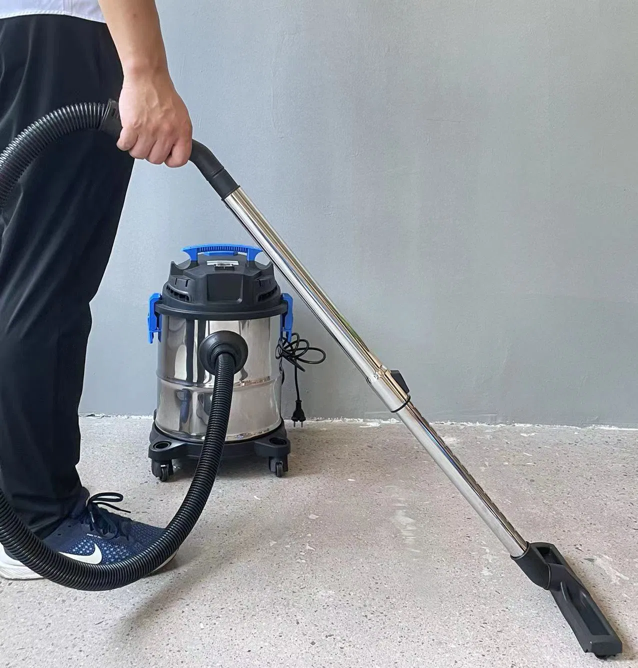 Colour Industrial Wet and Dry Vacuum Cleaner for Car Washing Factory Warehouse Heavy Dust