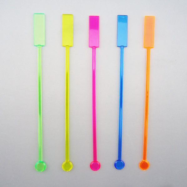 Stylish Plastic Cocktail Stirrers for Elegant Parties and Events