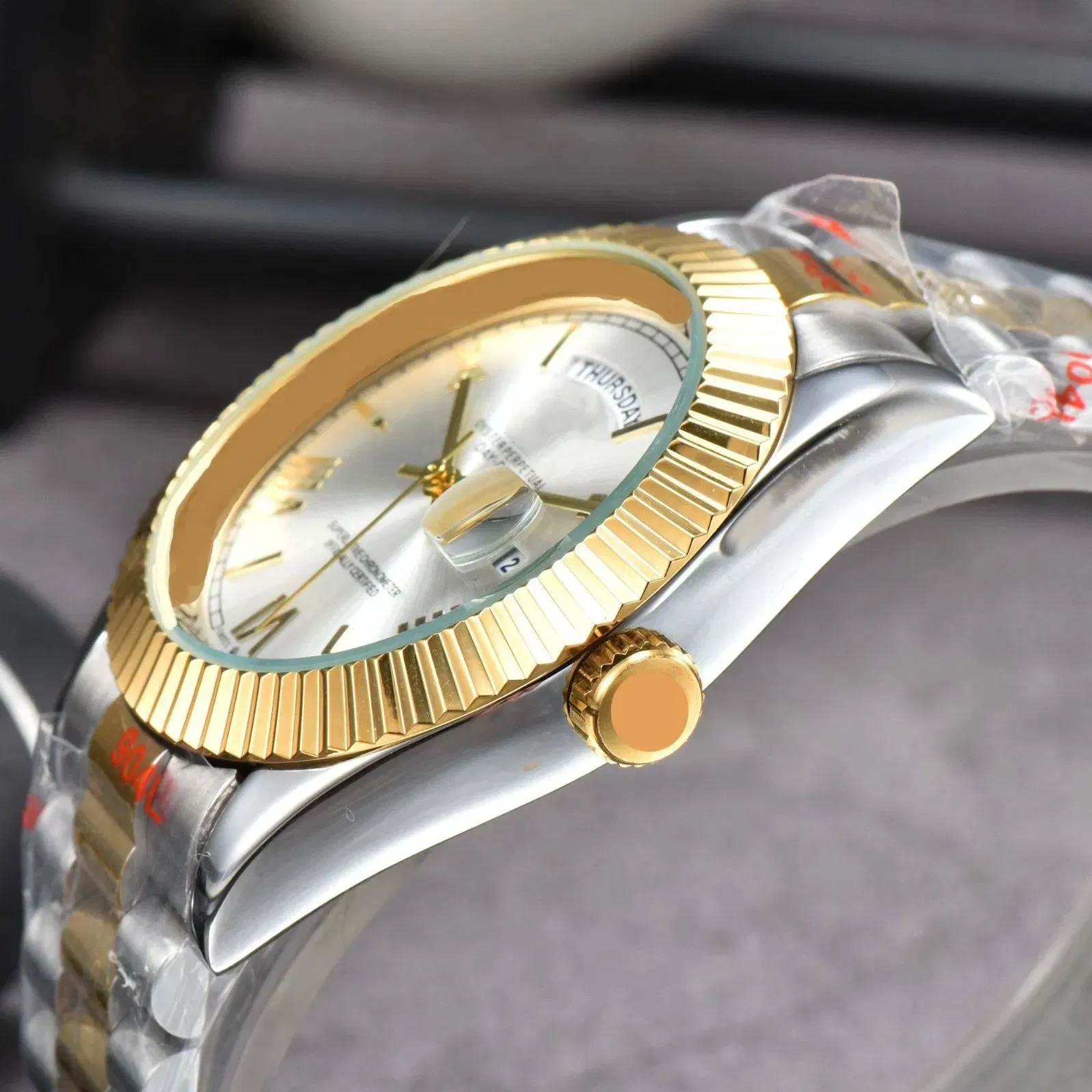 Gold Stainless Steel Watch Cover Top Luxury Sports Waterproof Watch Classic Design Green Fashionable Quartz