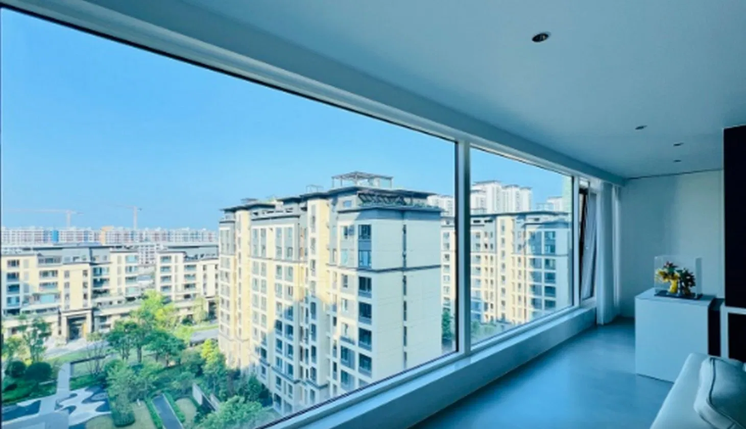 High End Decorative Tempered Glass Anti Scratch Weather Resistant Sturdy Aluminium Metal Glass Window