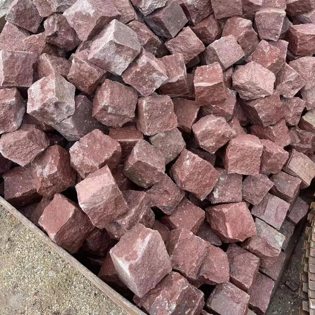 Non-Slip Exterior Manga Granite Cobbles Red Porphyre Paving Cubic Stone