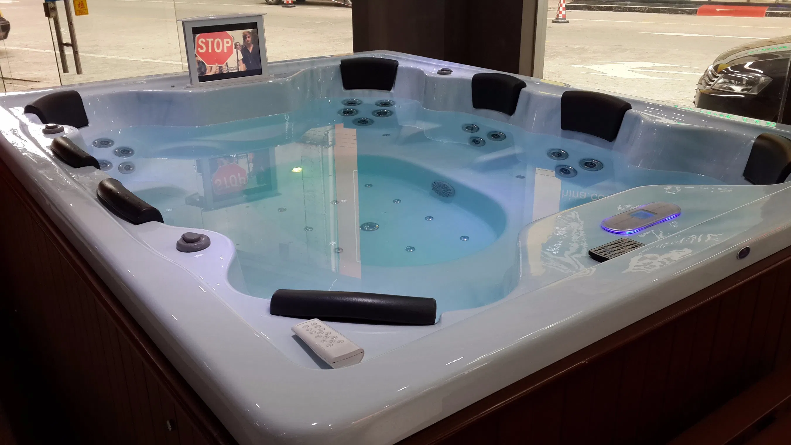 Акриловый СПА-бассейн на 8 человек с гидромассажем