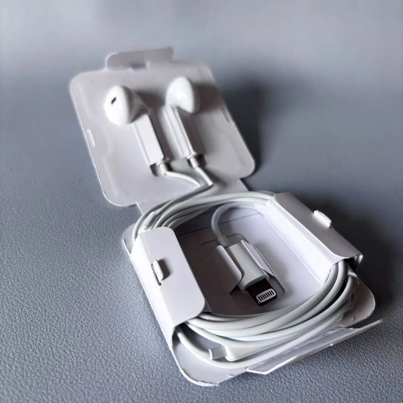 Wholesale Original 1: 1 New Hands-Free Wireless Earphone Cable Earplugs, with Rich Sound Quality Levels and Excellent High and Low Sound Performance.