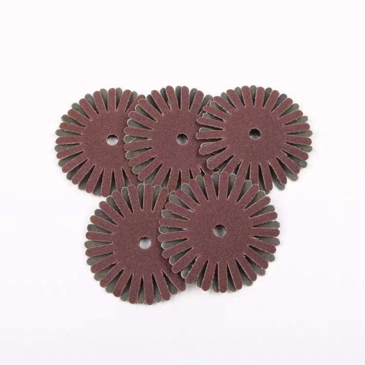 Soft Cloth Grinding and Polishing of Concave Thousand-Page Wheels Brush