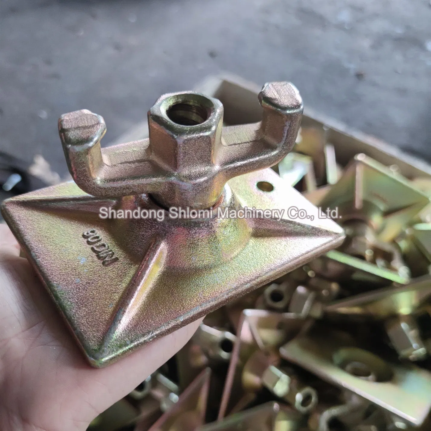 Гайка-барашек анкерная с пластиной для опалубки