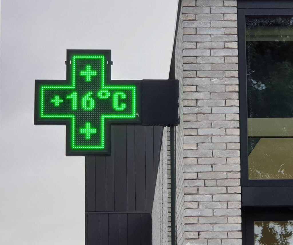 IP65 Outdoor P10 RGB Full Color Double Side LED Pharmacy Cross Display