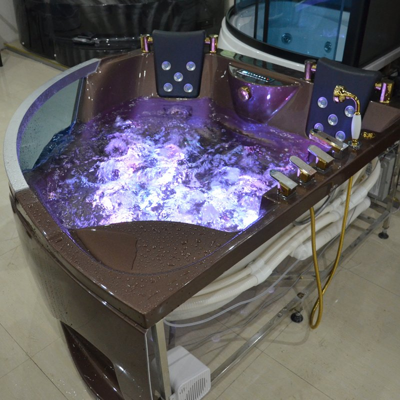 Угловая ванна с гидромассажем и подголовником