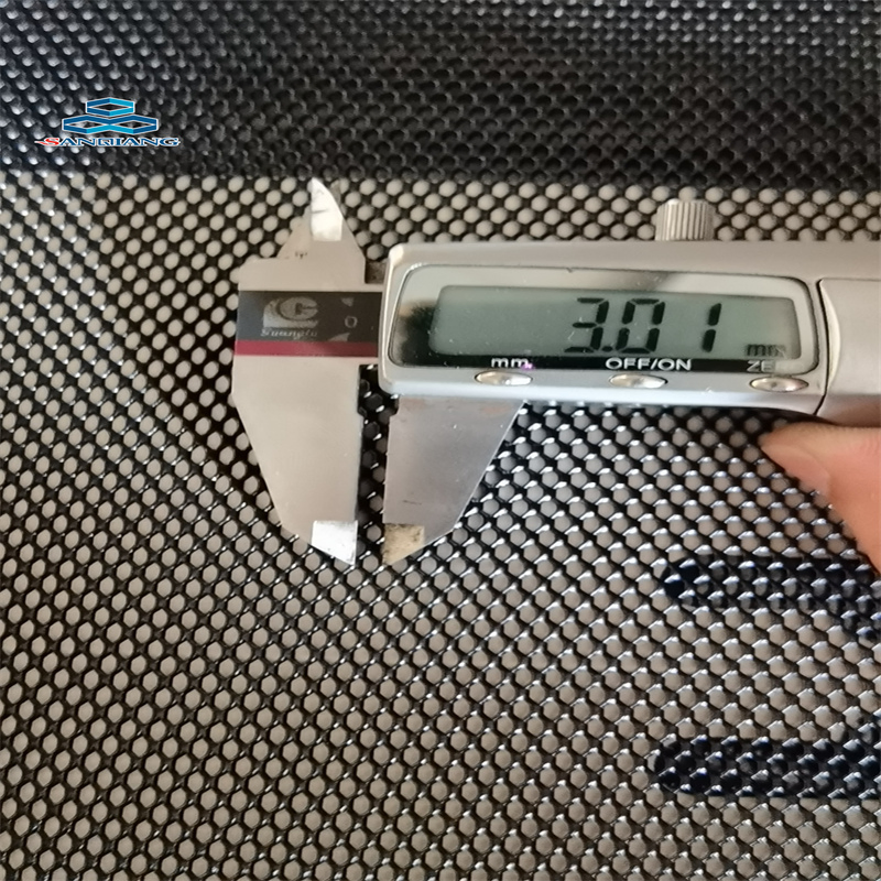 400x100 мм Черная сетка из просечно-вытяжного алюминия для решетки радиатора
