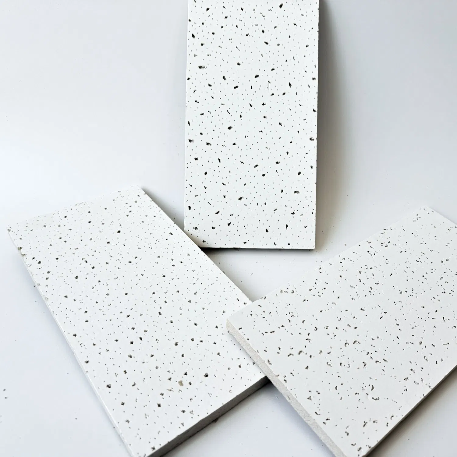 China Cheap Heat Insulation Material Fiber Board Mineral Wool Ceiling 14mm Acoustic False Ceiling Tile Moisture Mineral Fiber Board for School Manufacturer