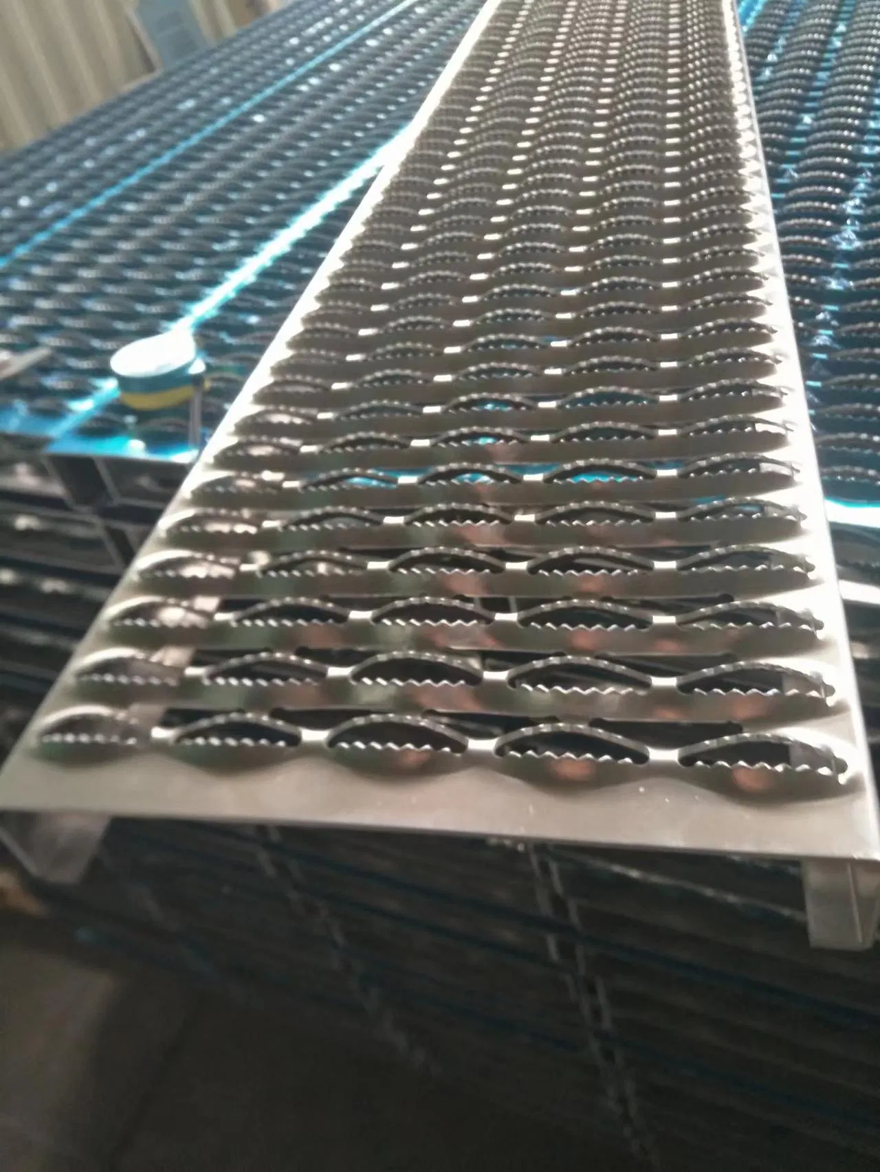 Tec-Sieve Grip Strut Grating/Safety Walkway Grating/Grating Stair Treads/Catwalk Grating