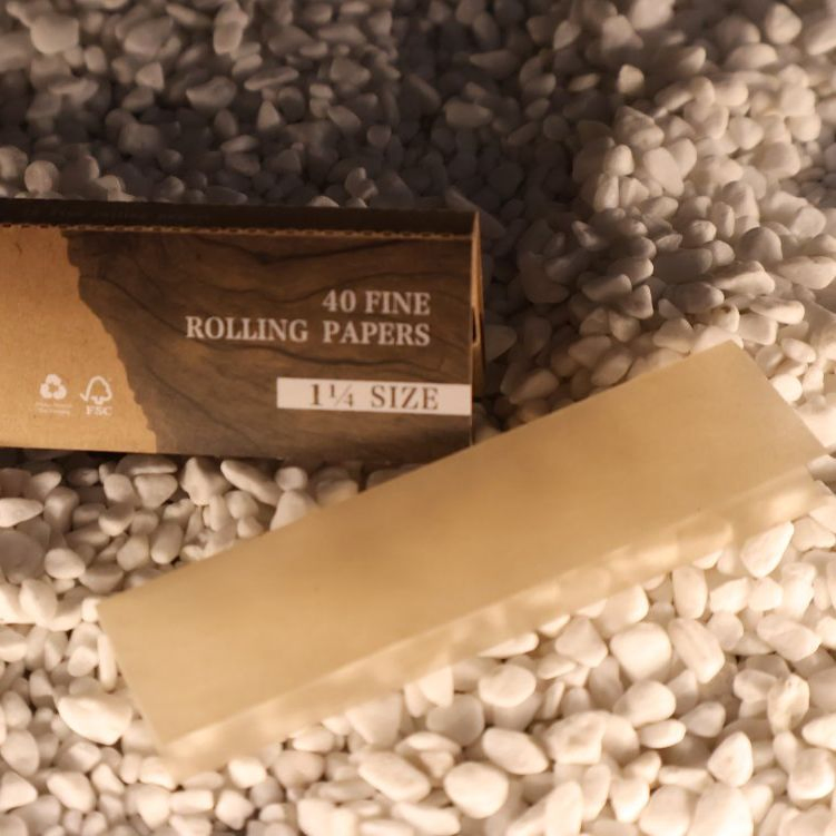 Customized Transparent Cigarette Rolling Paper Smoking Accessories