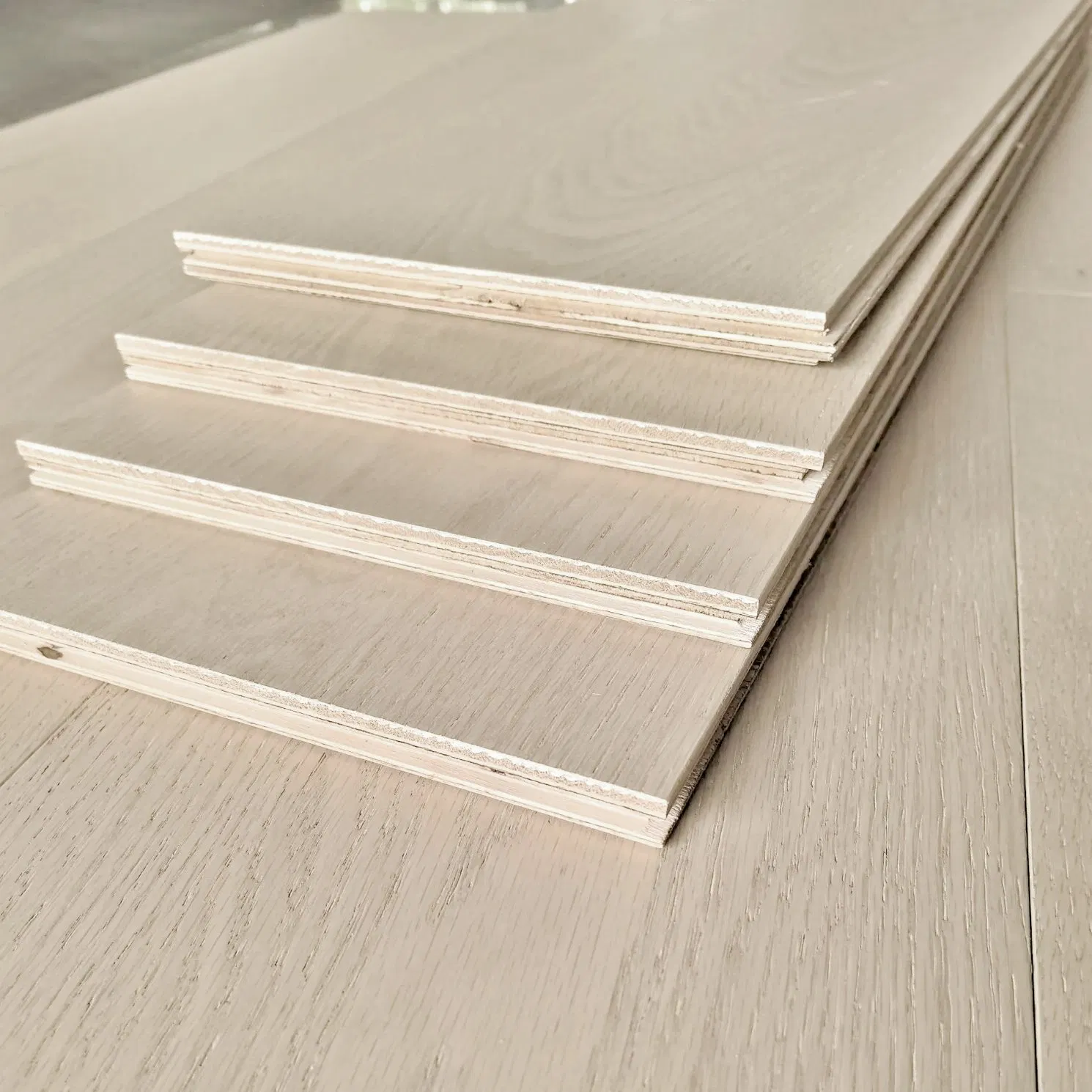 Multilayered Oak Indoor Hardwood European White Oak Wood Engineered Flooring