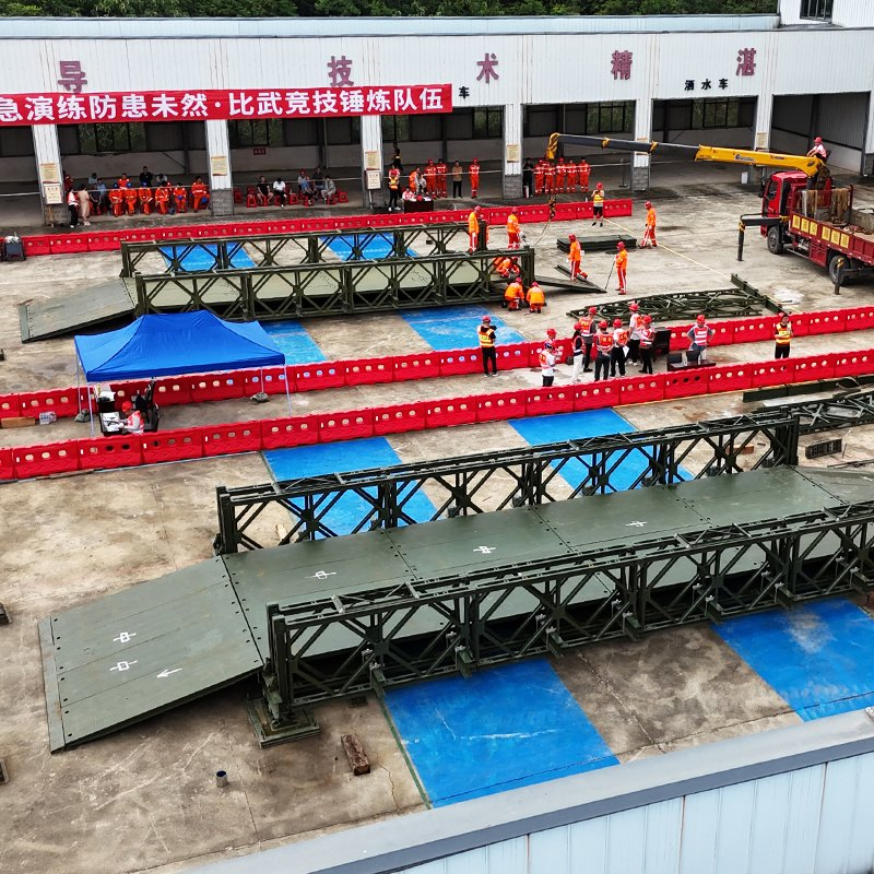 Types of Pedestrian Bridges/Metal Truss Bridge