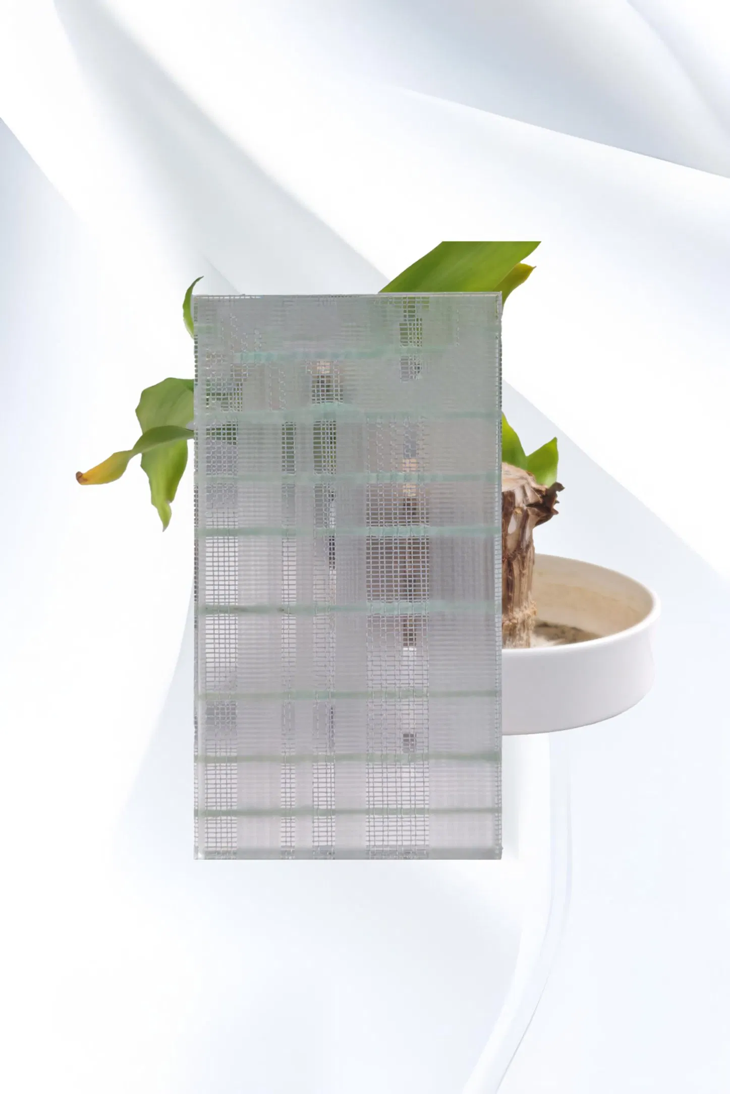 Modern Metallic-Accent Mural Glass Bespoke Focal Wall Laminated Glass