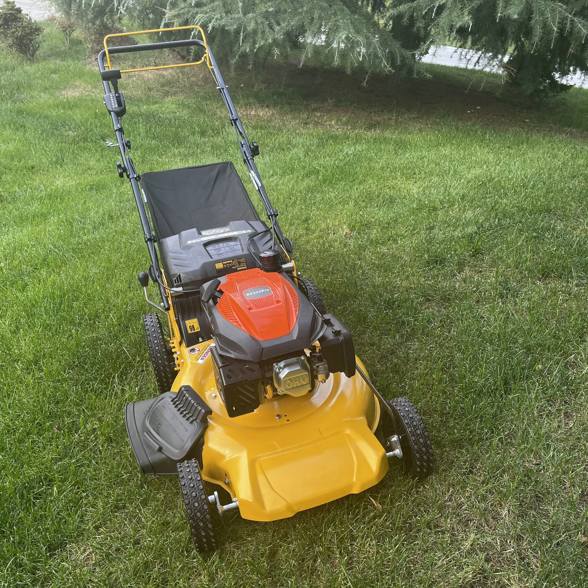 22" Cutting Width Garden Tool Grass Cutting Tool Gasoline Lawn Mower for Lawns