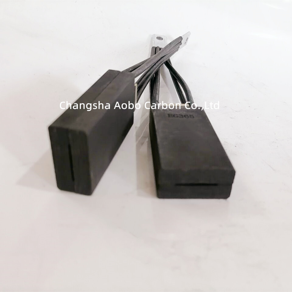 Угольная щетка EG365 из электрографита