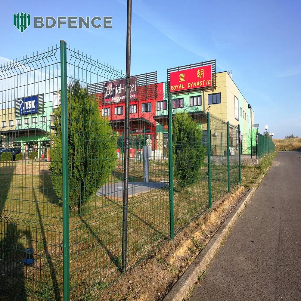 China Colorful 3D Home Decorative Black Curvy Welded Wire Mesh Fence