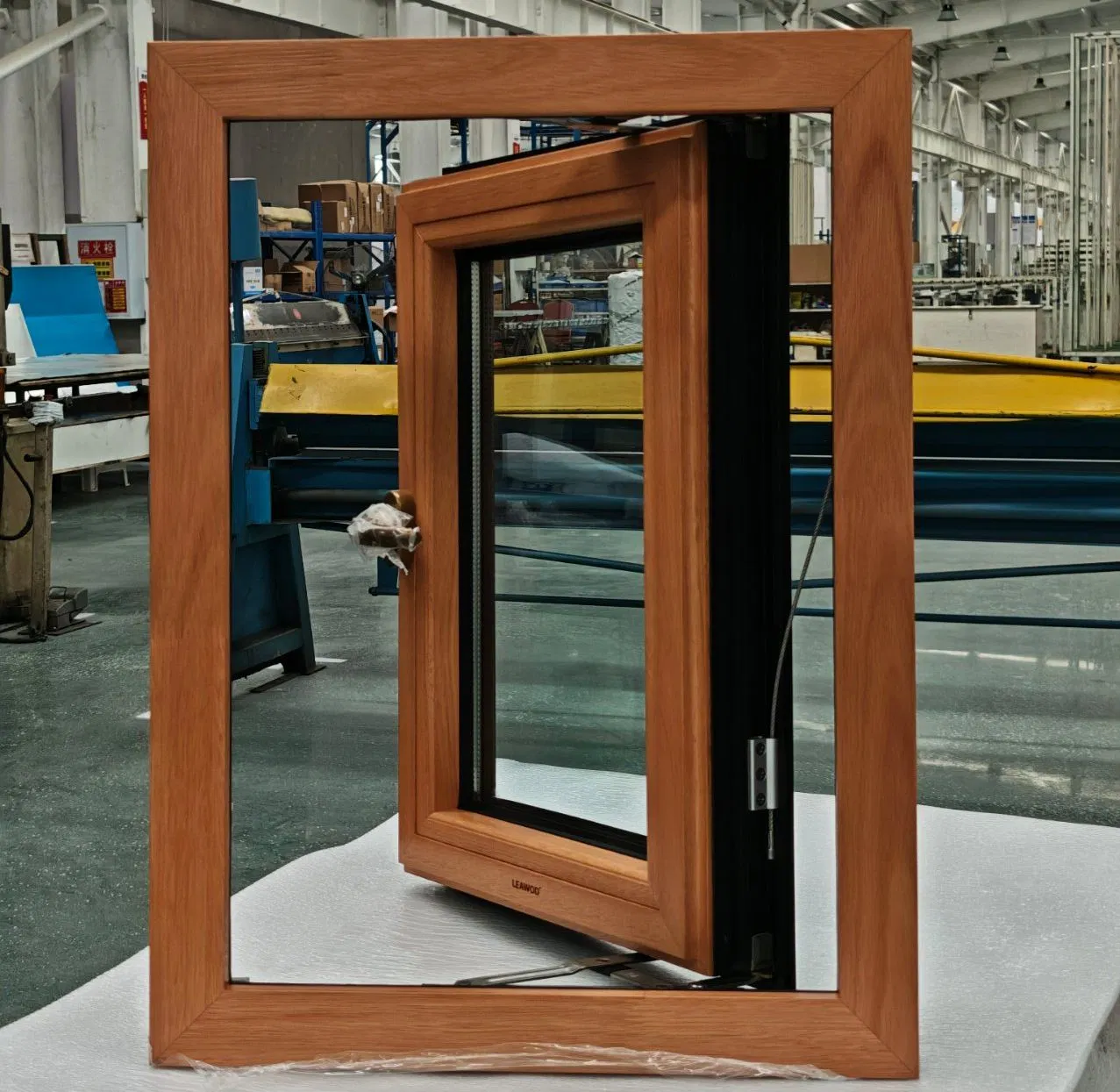 Eco-Friendly Thermal Break Aluminum-Clad-Wood Window with Low-E Glass for Villa Project
